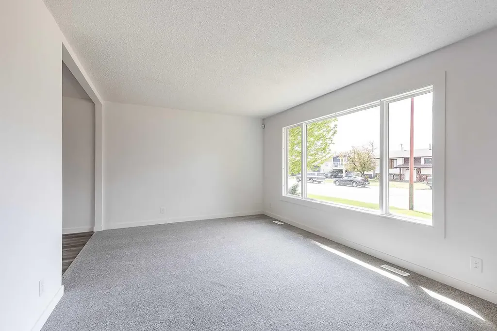 320 16 Street NE Medicine Hat AB T1A 7L9