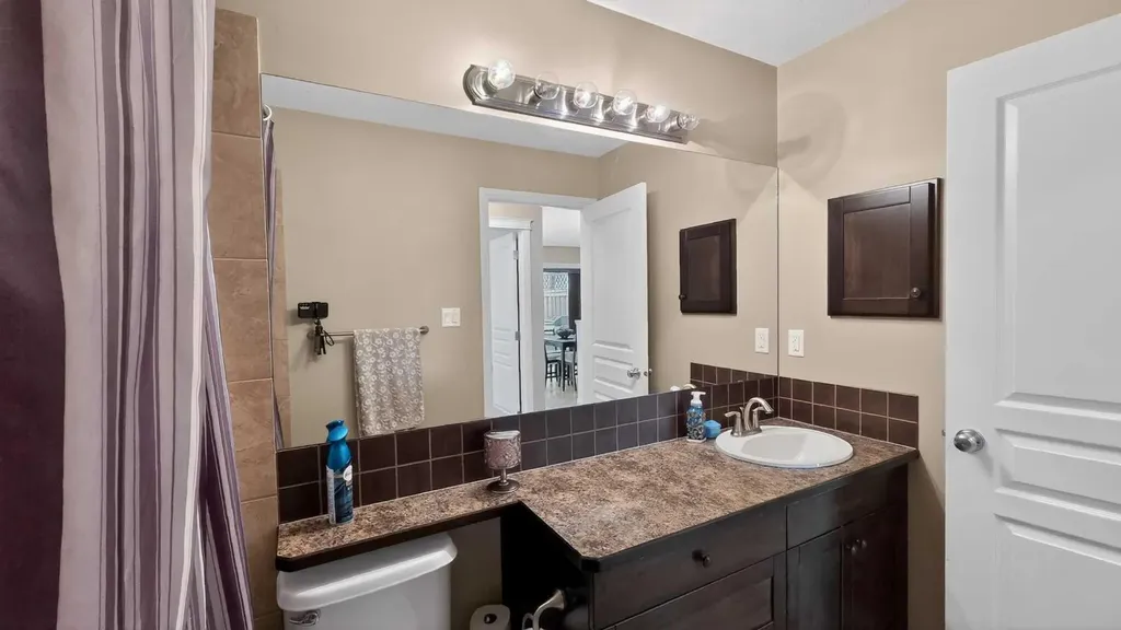 751 Silkstone Close W Lethbridge AB T1J 4B9