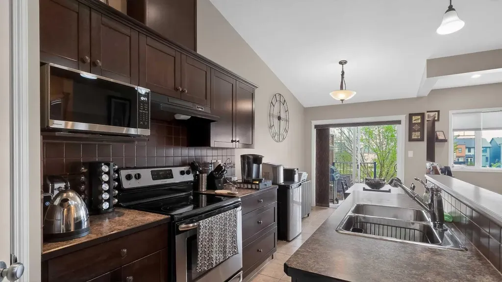 751 Silkstone Close W Lethbridge AB T1J 4B9