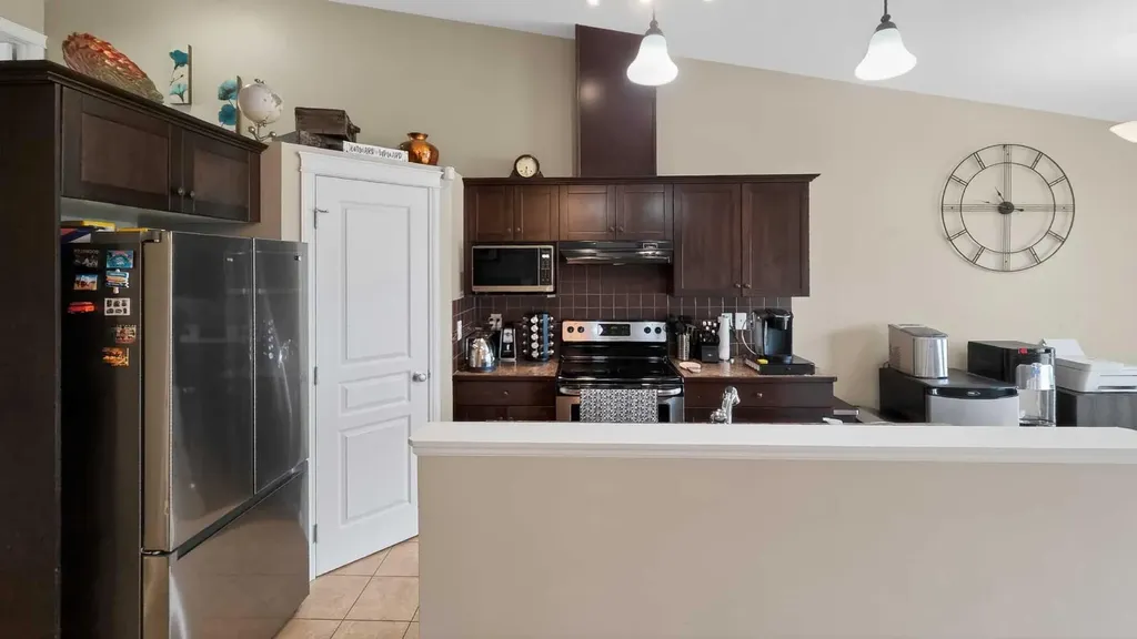 751 Silkstone Close W Lethbridge AB T1J 4B9
