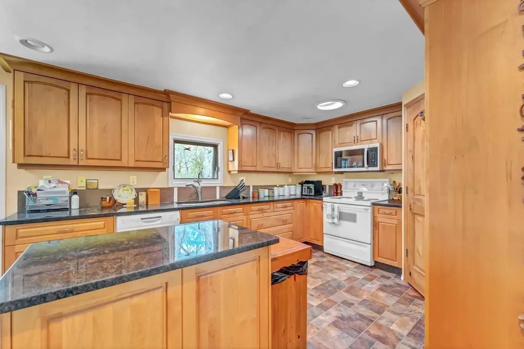 444 3 Street Suffield AB T0J2N0