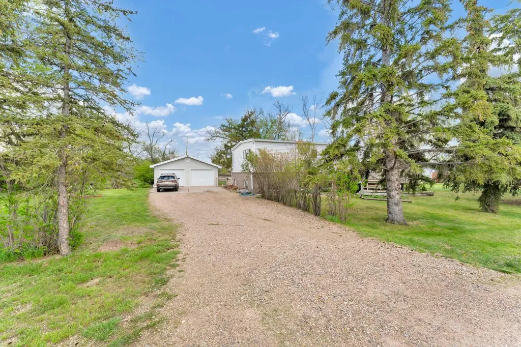 444 3 Street Suffield AB T0J2N0