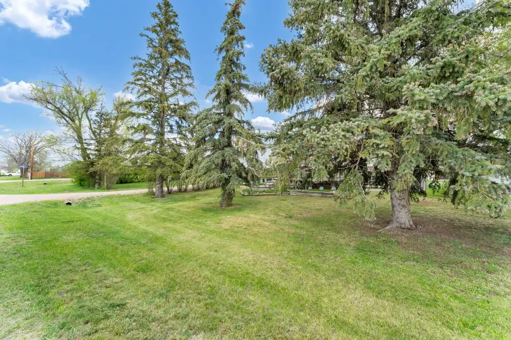 444 3 Street Suffield AB T0J2N0