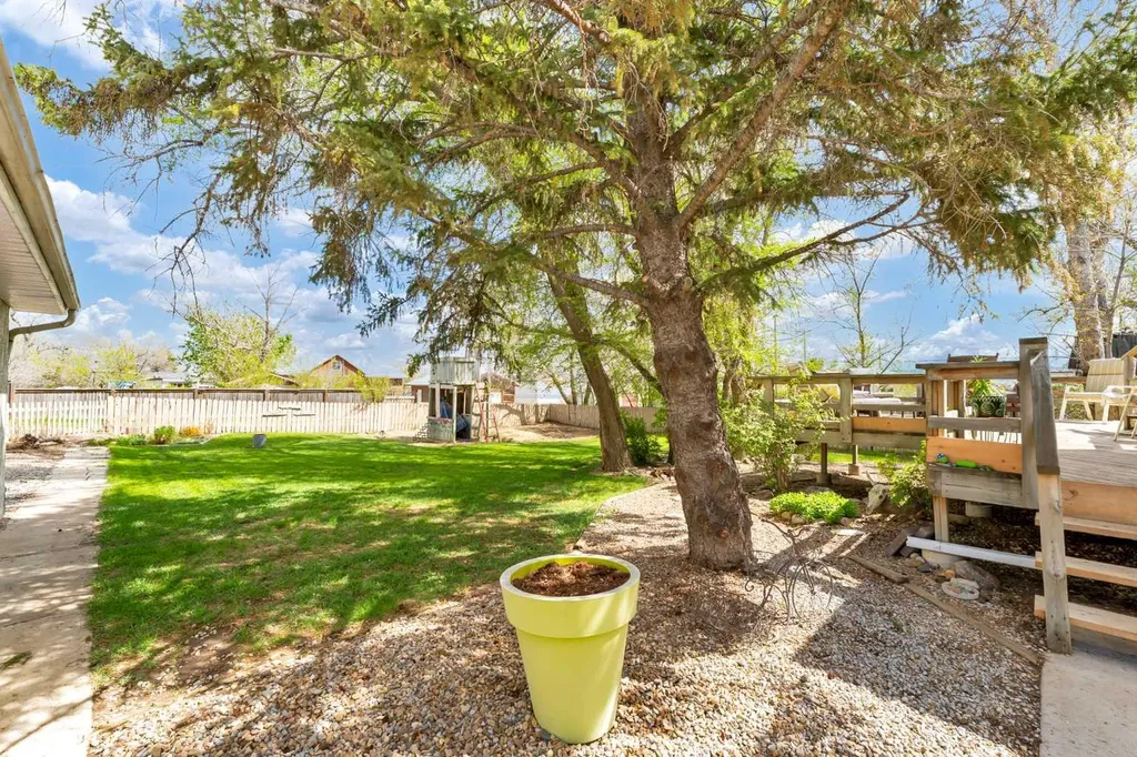 444 3 Street Suffield AB T0J2N0