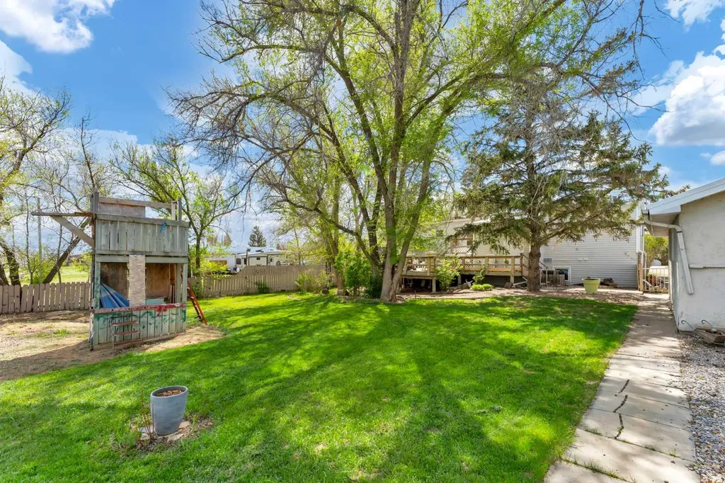 444 3 Street Suffield AB T0J2N0