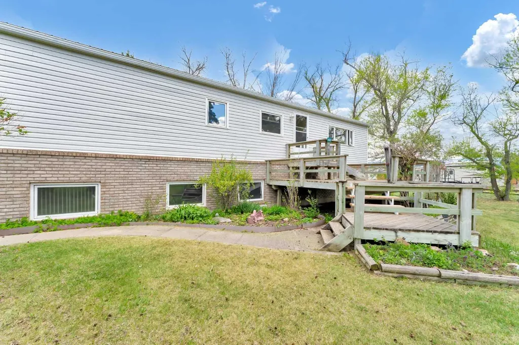 444 3 Street Suffield AB T0J2N0