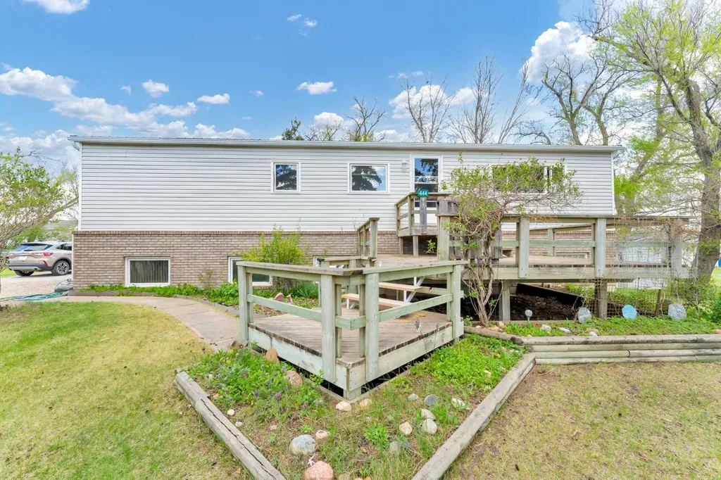 444 3 Street Suffield AB T0J2N0