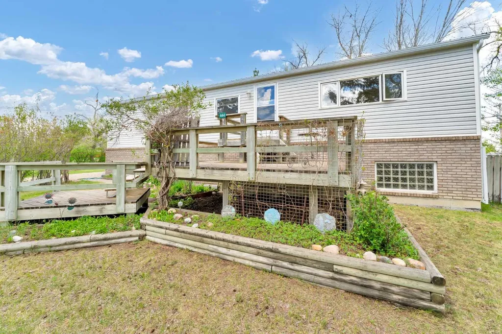 444 3 Street Suffield AB T0J2N0