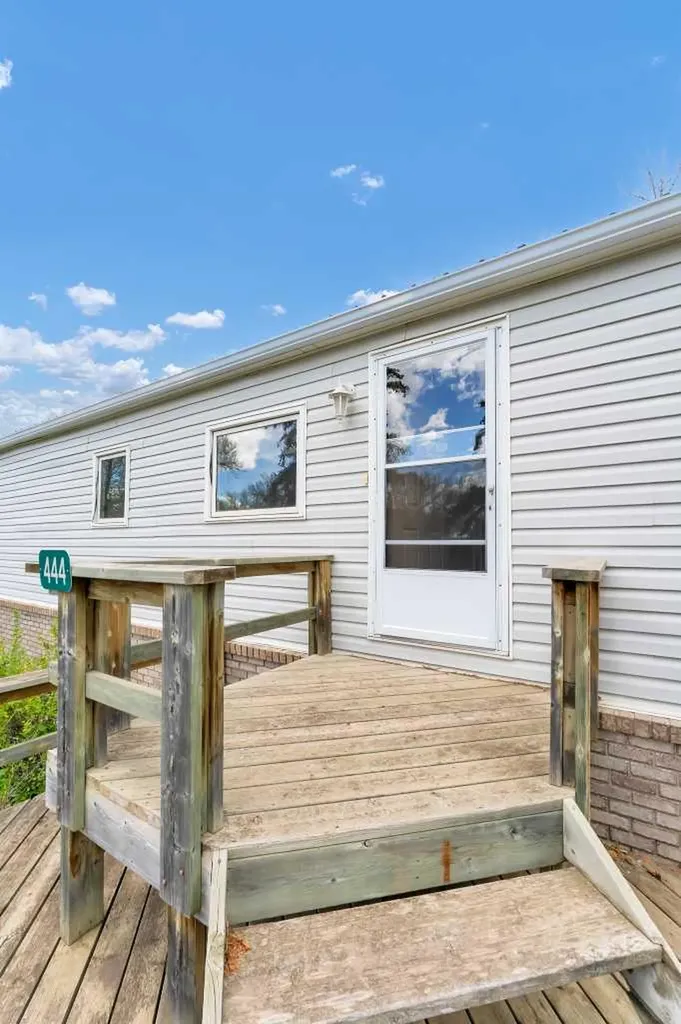 444 3 Street Suffield AB T0J2N0