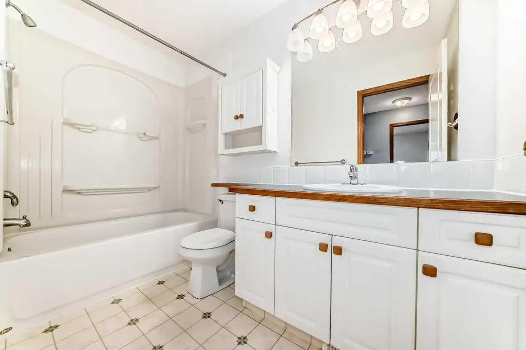 17 Ross Place Crossfield AB T0M 0S0