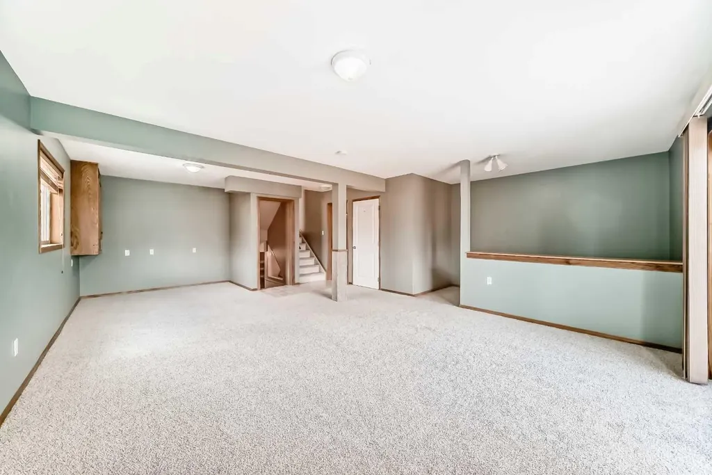 17 Ross Place Crossfield AB T0M 0S0