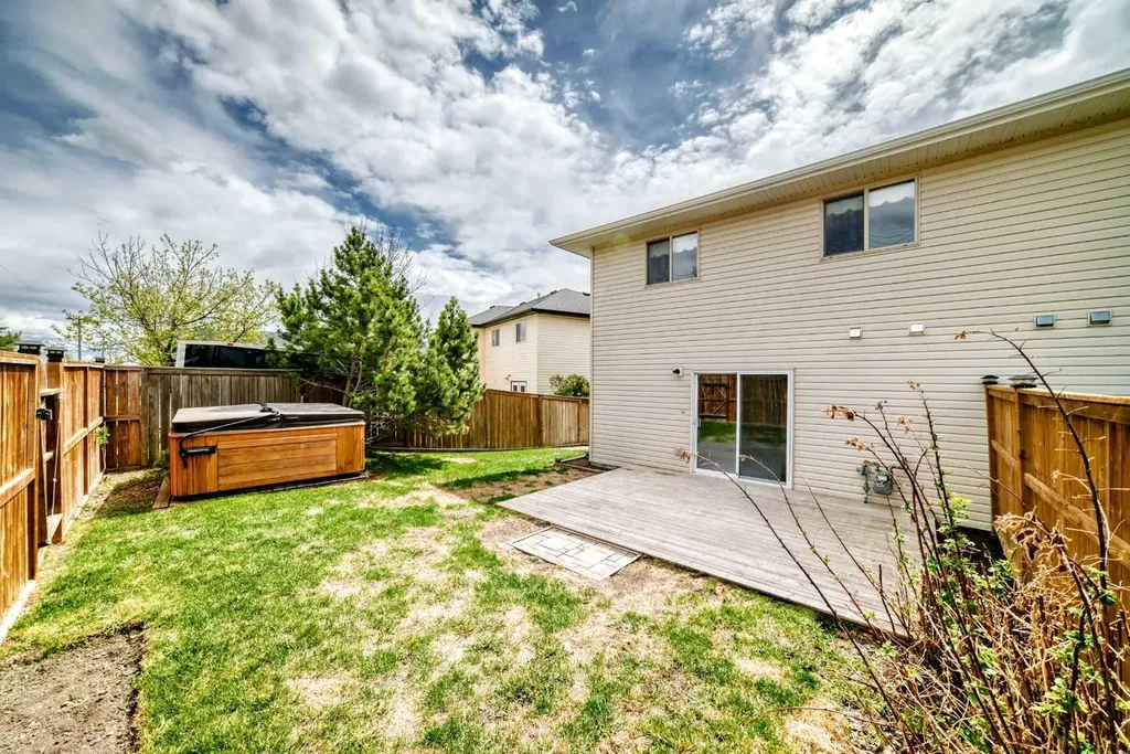 17 Ross Place Crossfield AB T0M 0S0