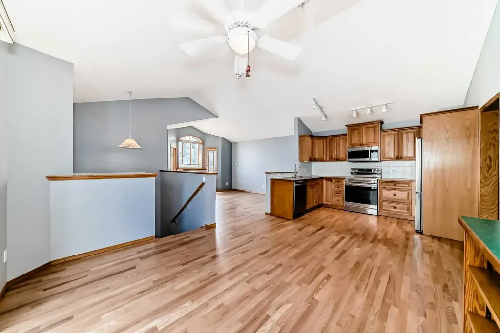 17 Ross Place Crossfield AB T0M 0S0