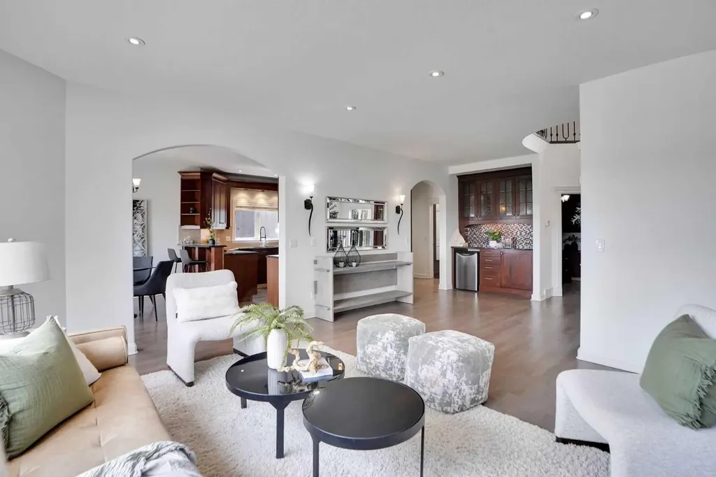 378 Patterson Boulevard SW Calgary AB T3H 3N6