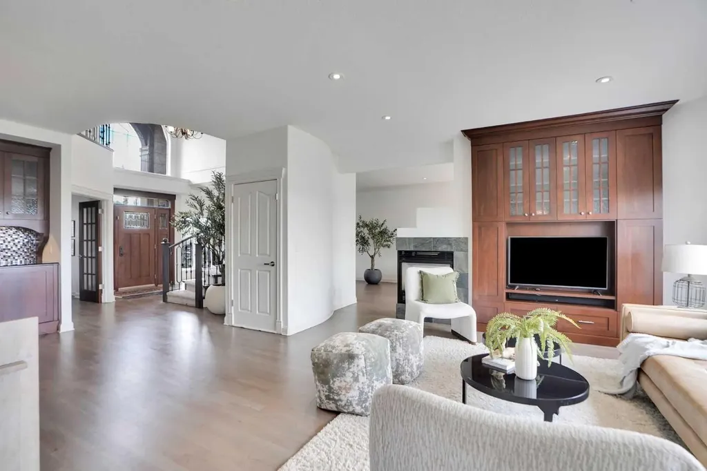 378 Patterson Boulevard SW Calgary AB T3H 3N6