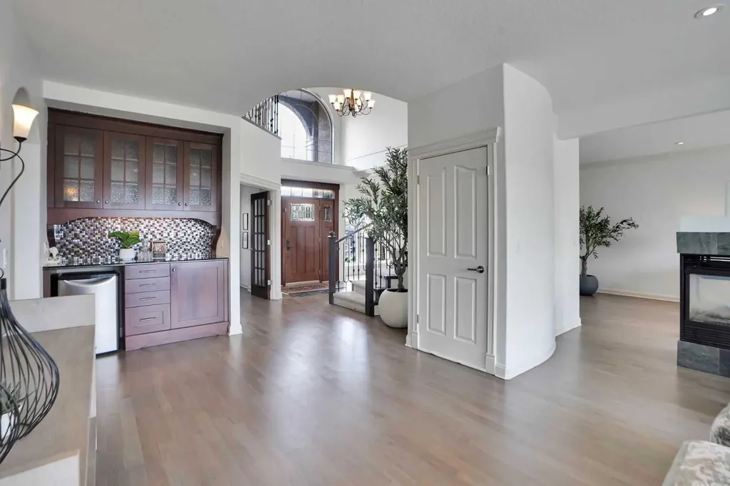 378 Patterson Boulevard SW Calgary AB T3H 3N6