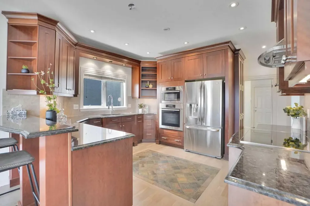 378 Patterson Boulevard SW Calgary AB T3H 3N6