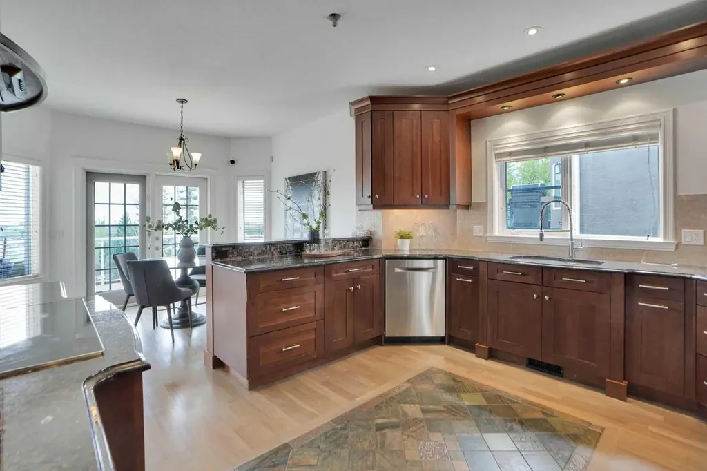 378 Patterson Boulevard SW Calgary AB T3H 3N6