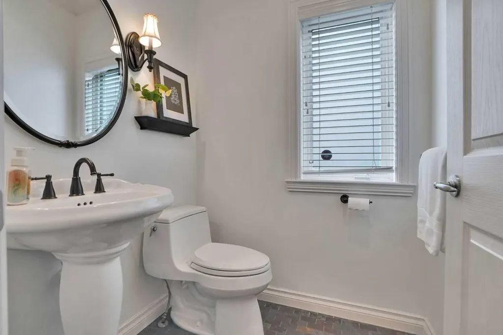 378 Patterson Boulevard SW Calgary AB T3H 3N6