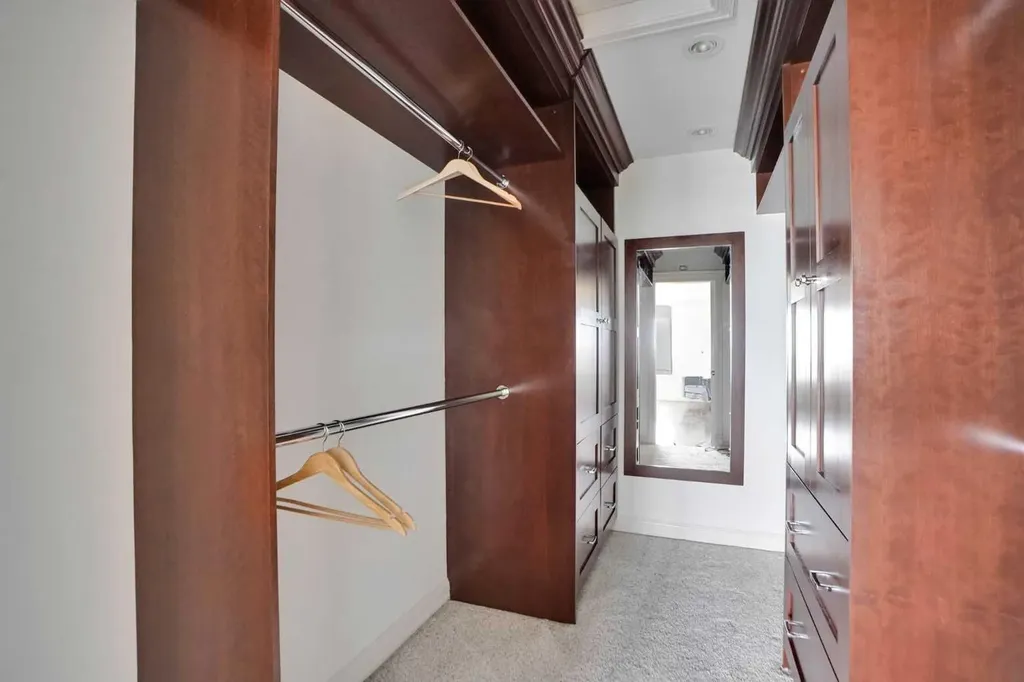 378 Patterson Boulevard SW Calgary AB T3H 3N6