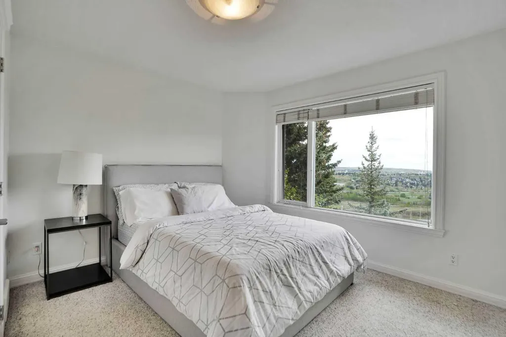 378 Patterson Boulevard SW Calgary AB T3H 3N6