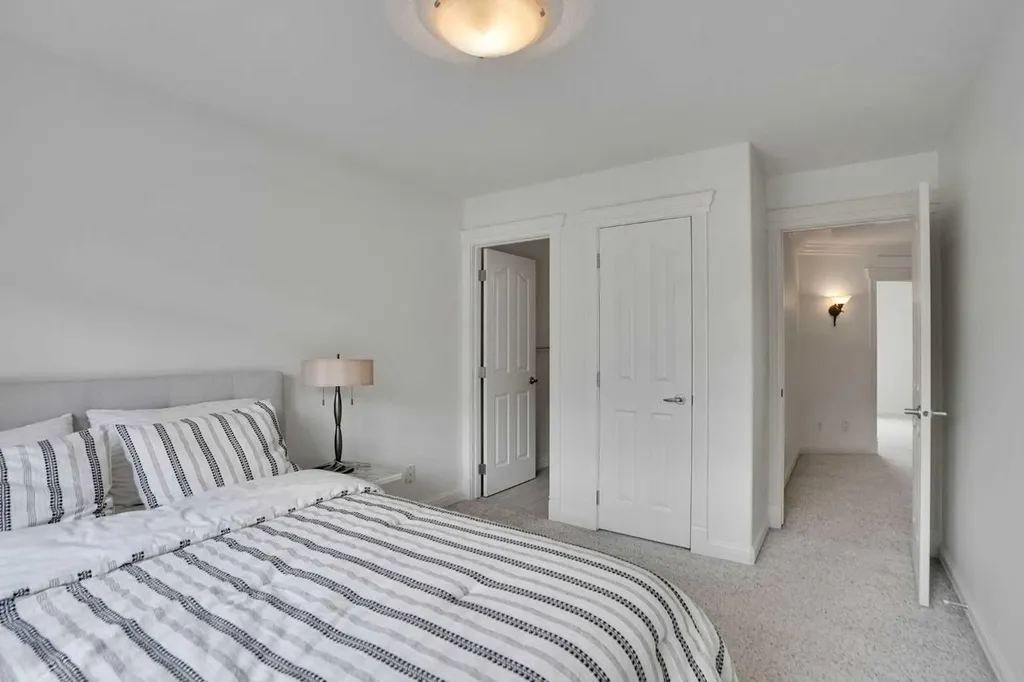 378 Patterson Boulevard SW Calgary AB T3H 3N6