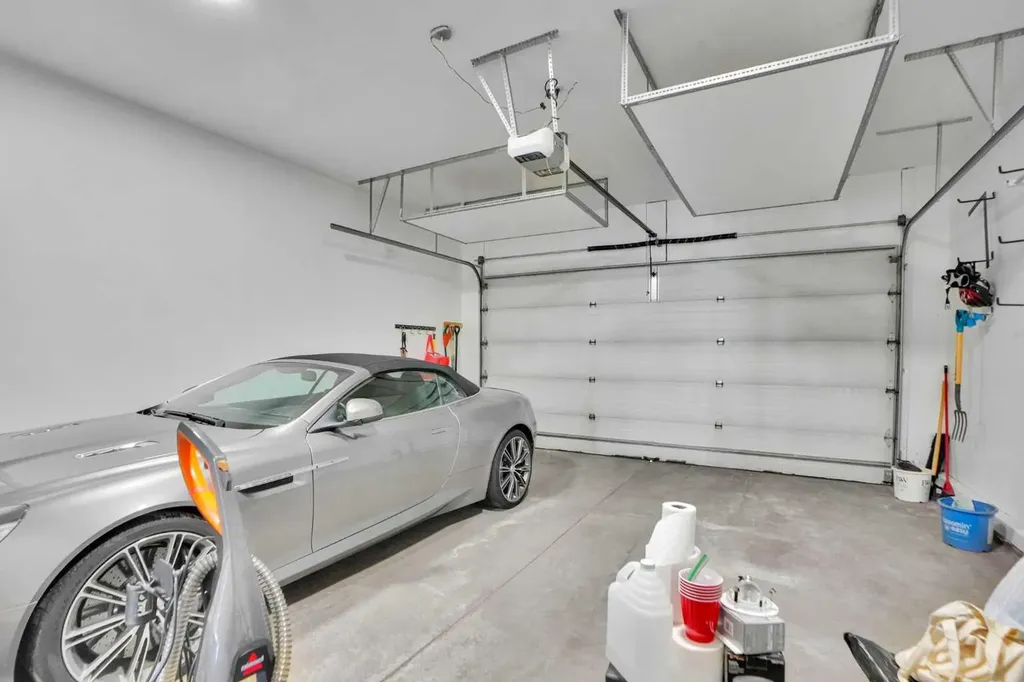 378 Patterson Boulevard SW Calgary AB T3H 3N6