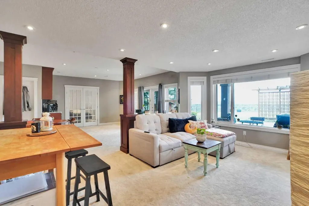 378 Patterson Boulevard SW Calgary AB T3H 3N6