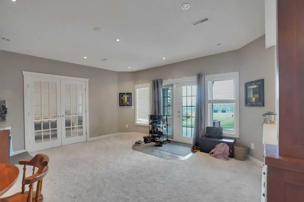 378 Patterson Boulevard SW Calgary AB T3H 3N6