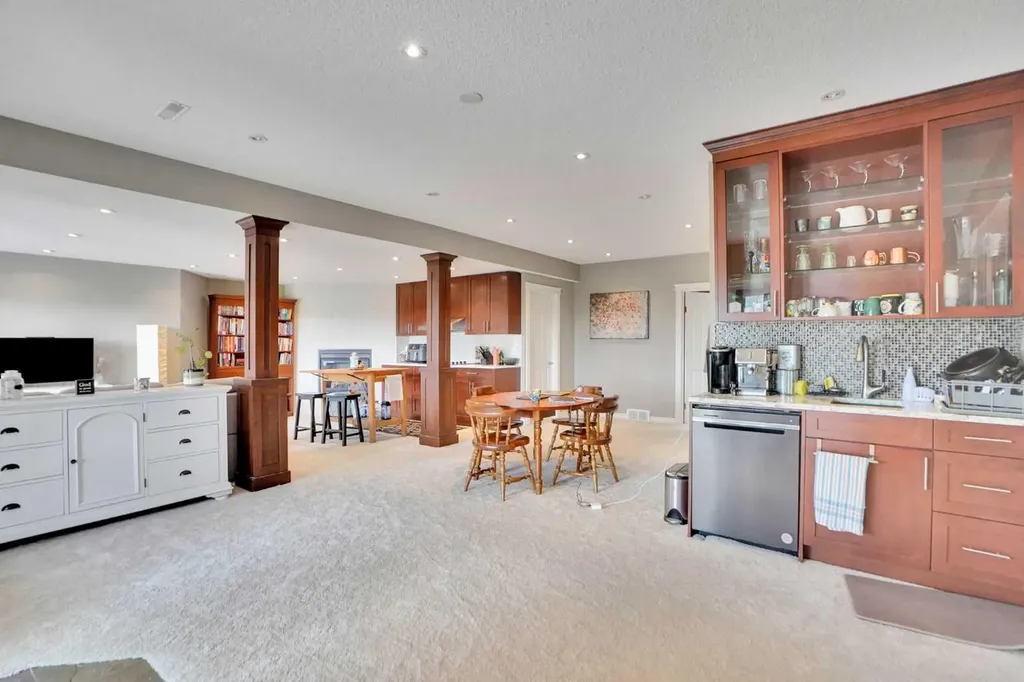 378 Patterson Boulevard SW Calgary AB T3H 3N6