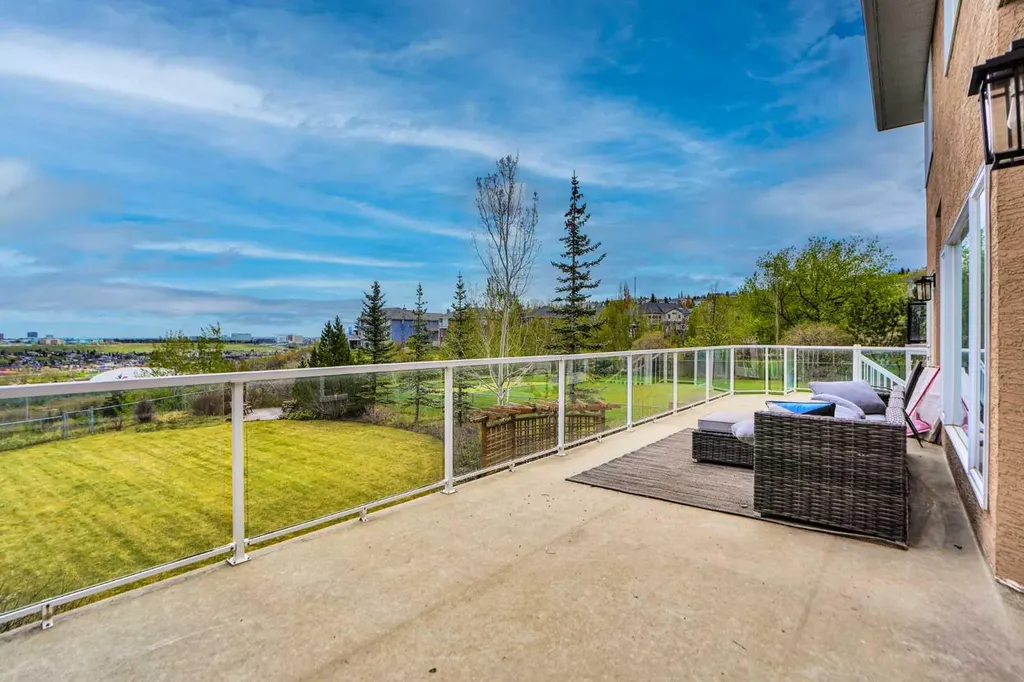 378 Patterson Boulevard SW Calgary AB T3H 3N6