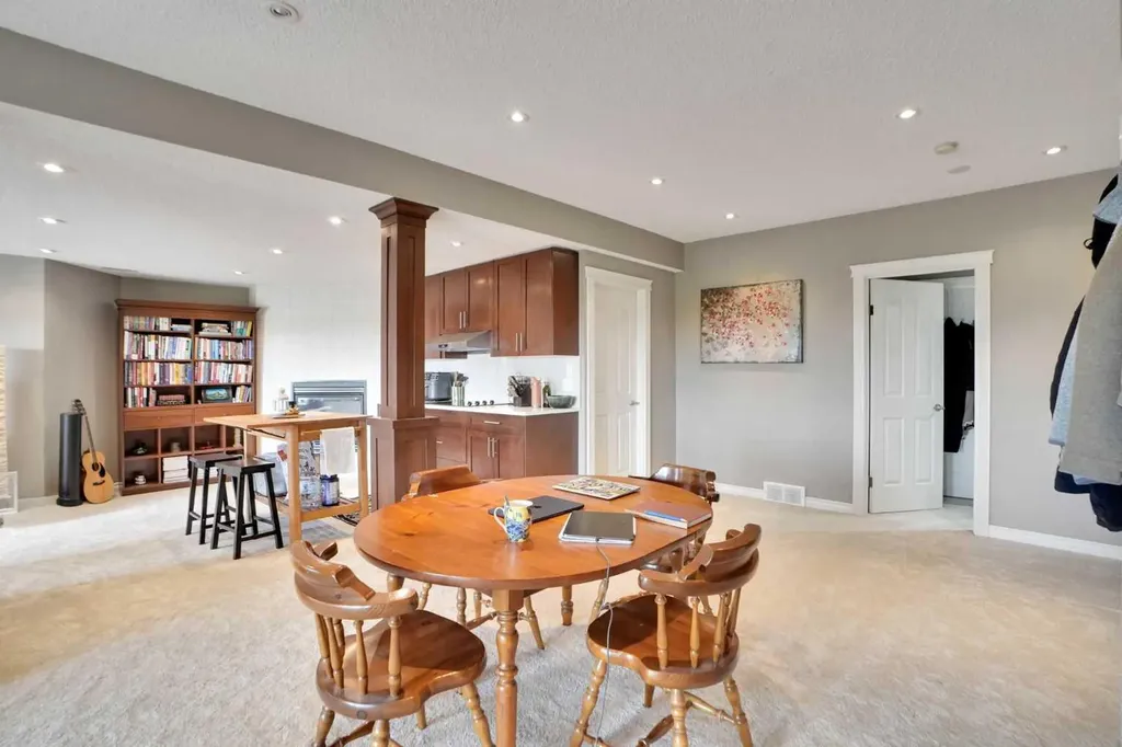 378 Patterson Boulevard SW Calgary AB T3H 3N6