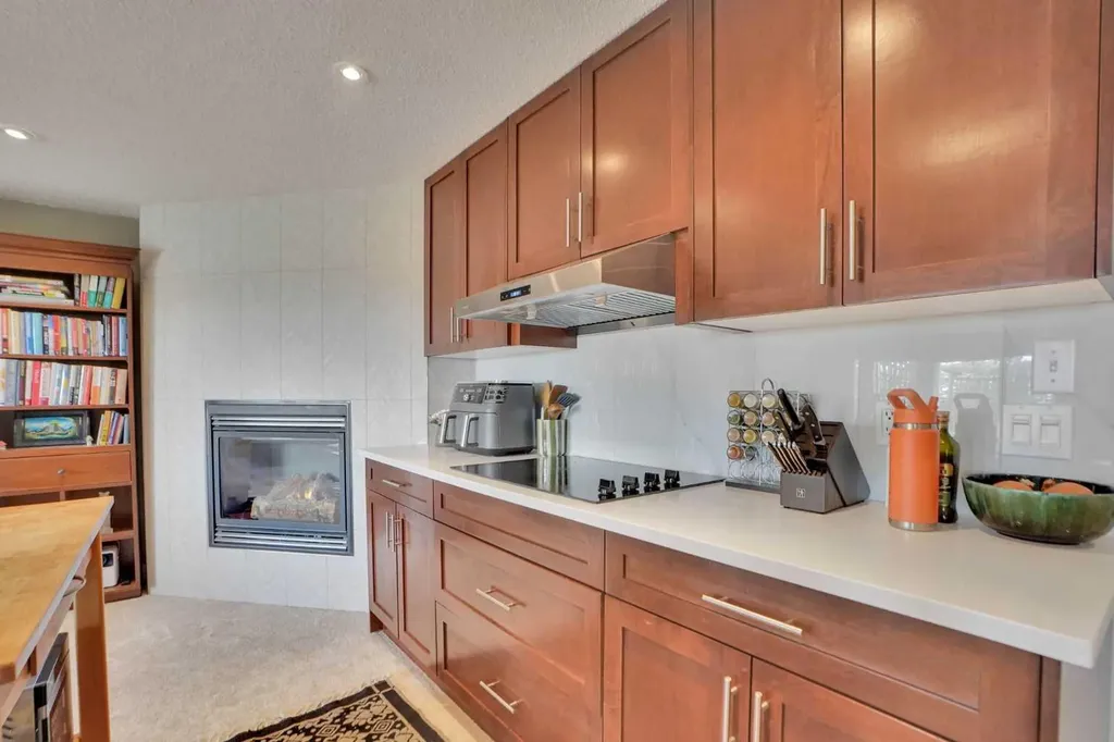 378 Patterson Boulevard SW Calgary AB T3H 3N6