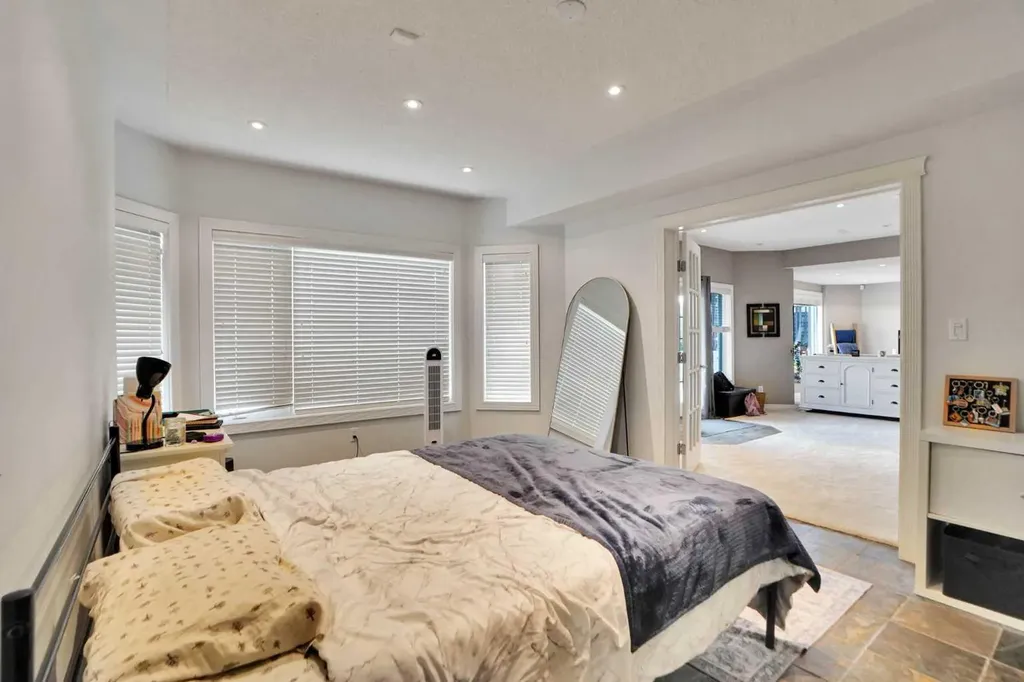 378 Patterson Boulevard SW Calgary AB T3H 3N6