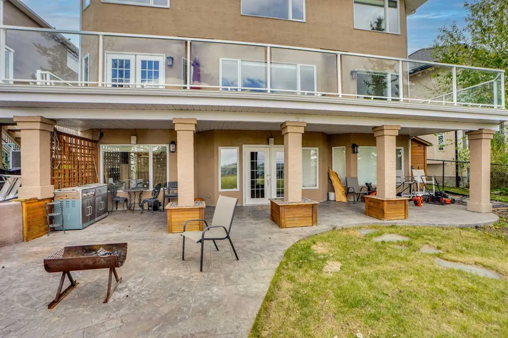 378 Patterson Boulevard SW Calgary AB T3H 3N6