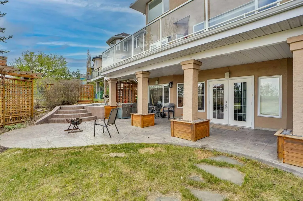 378 Patterson Boulevard SW Calgary AB T3H 3N6