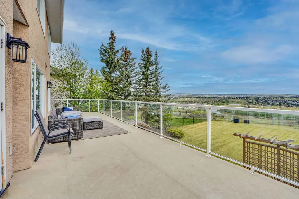 378 Patterson Boulevard SW Calgary AB T3H 3N6