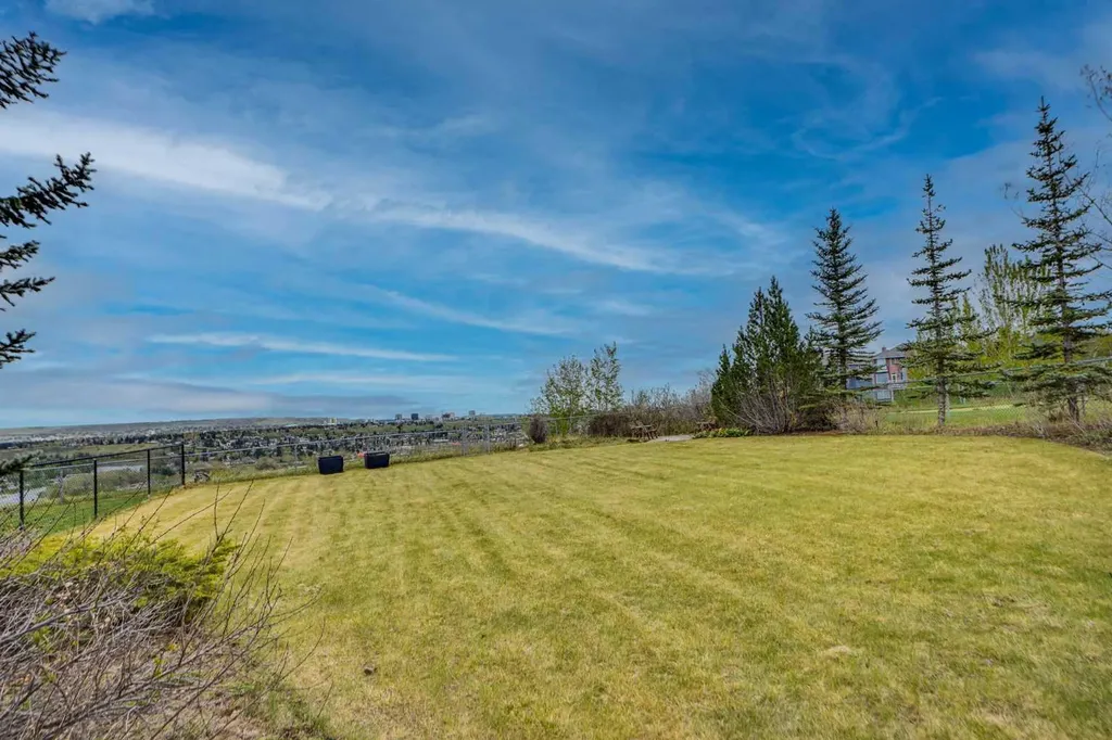 378 Patterson Boulevard SW Calgary AB T3H 3N6