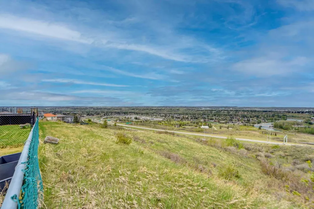 378 Patterson Boulevard SW Calgary AB T3H 3N6