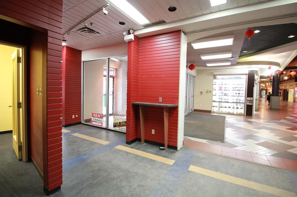 328 Centre Street SE Calgary AB T2G 4X6