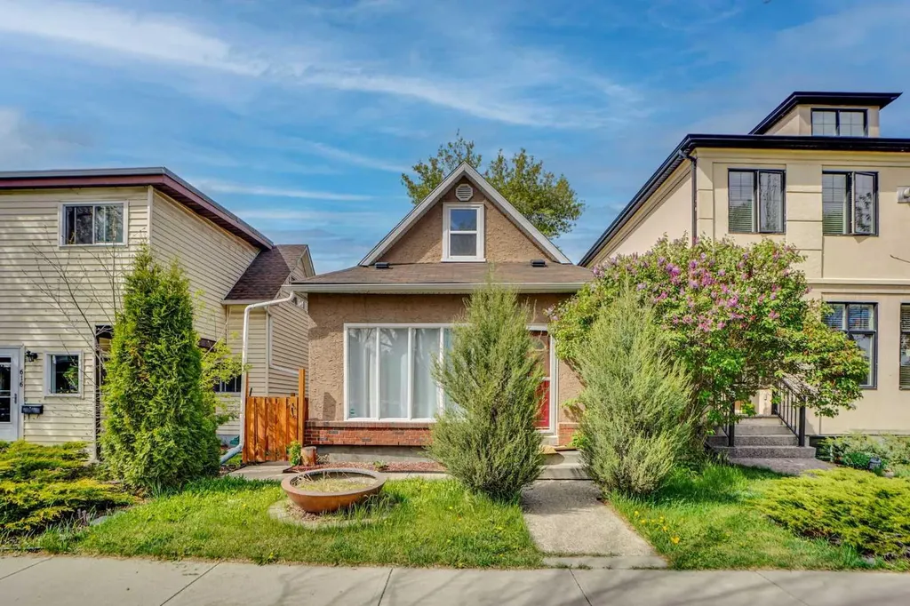 614 19 Avenue NW Calgary AB T2M 0Y8