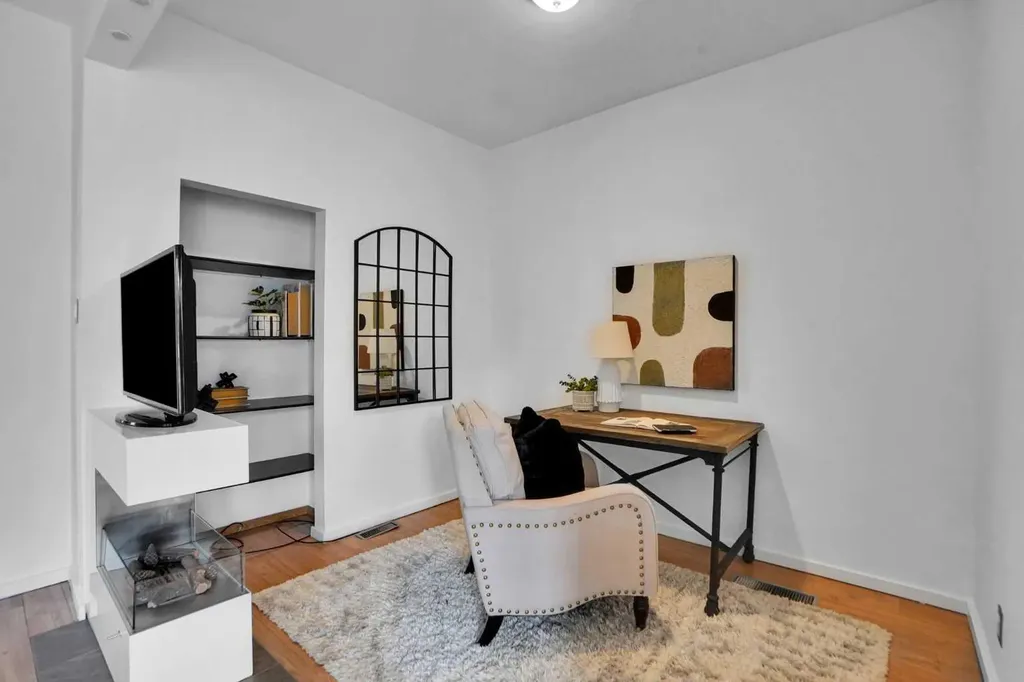 614 19 Avenue NW Calgary AB T2M 0Y8