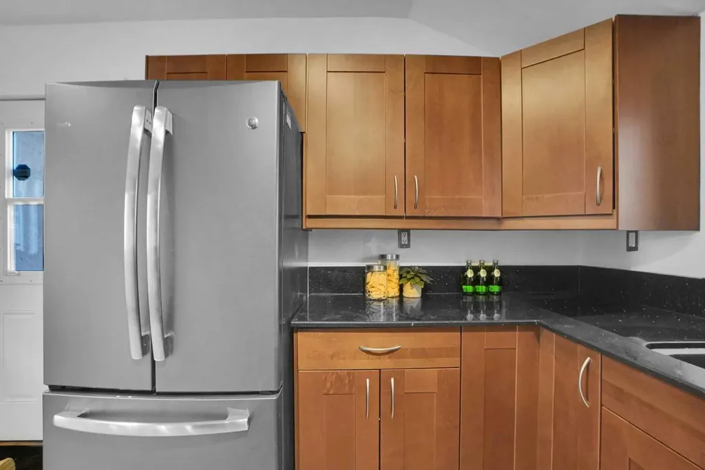 614 19 Avenue NW Calgary AB T2M 0Y8
