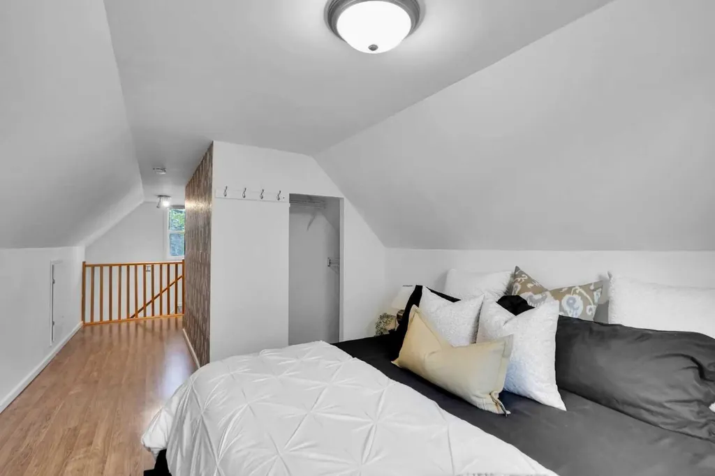 614 19 Avenue NW Calgary AB T2M 0Y8