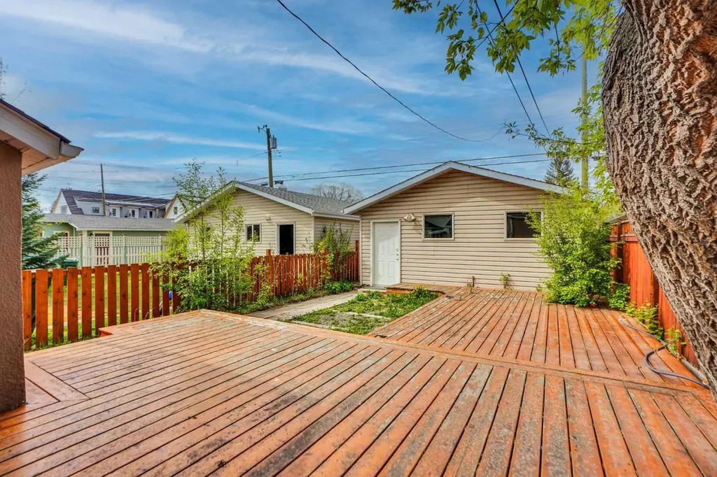 614 19 Avenue NW Calgary AB T2M 0Y8