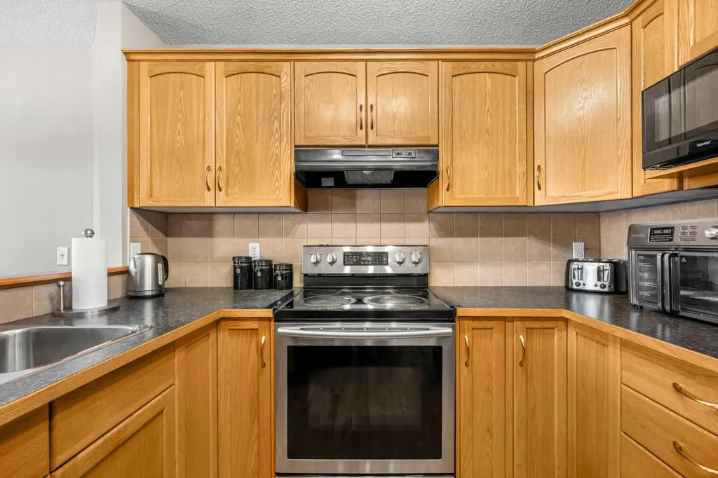 83 Saddlebrook Gardens NE Calgary AB T3J 5M5