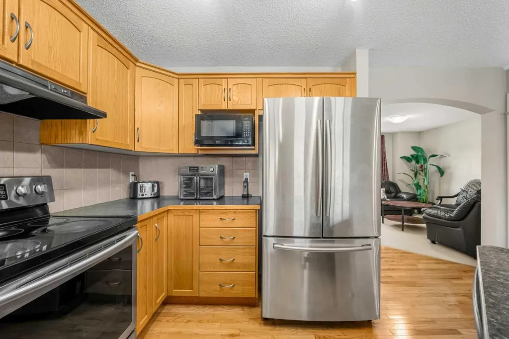83 Saddlebrook Gardens NE Calgary AB T3J 5M5