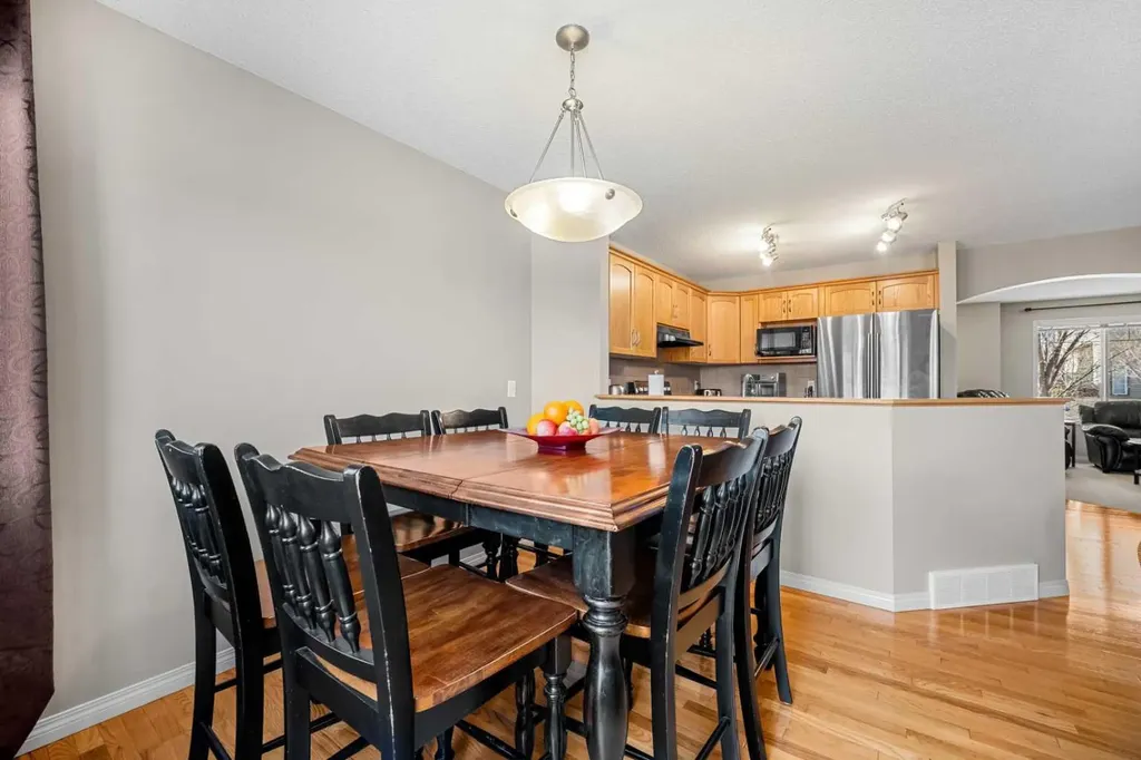 83 Saddlebrook Gardens NE Calgary AB T3J 5M5