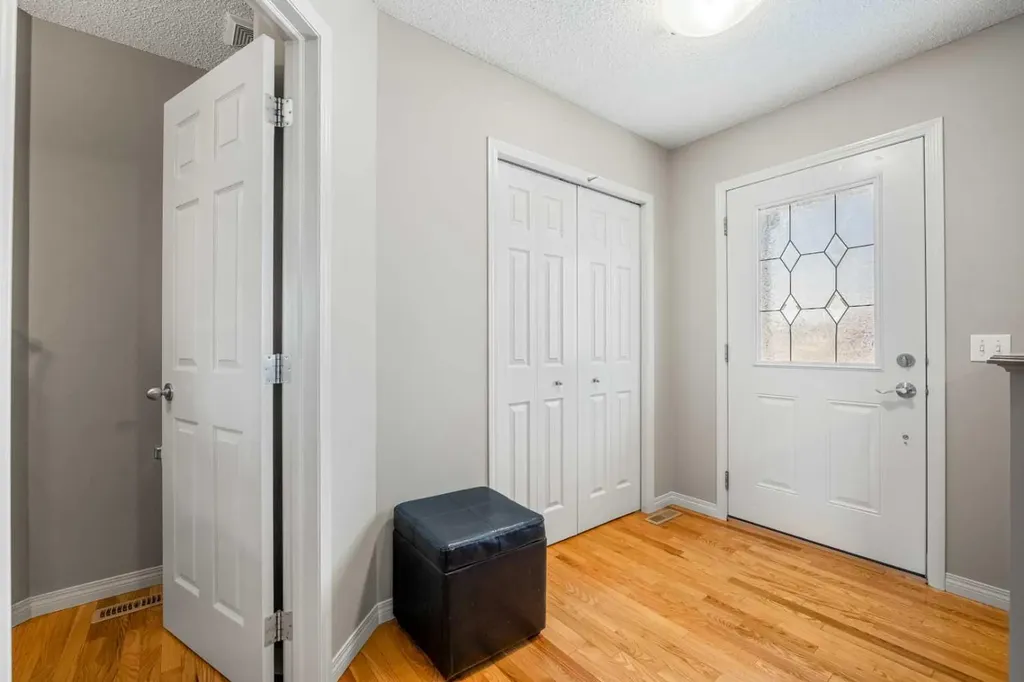 83 Saddlebrook Gardens NE Calgary AB T3J 5M5