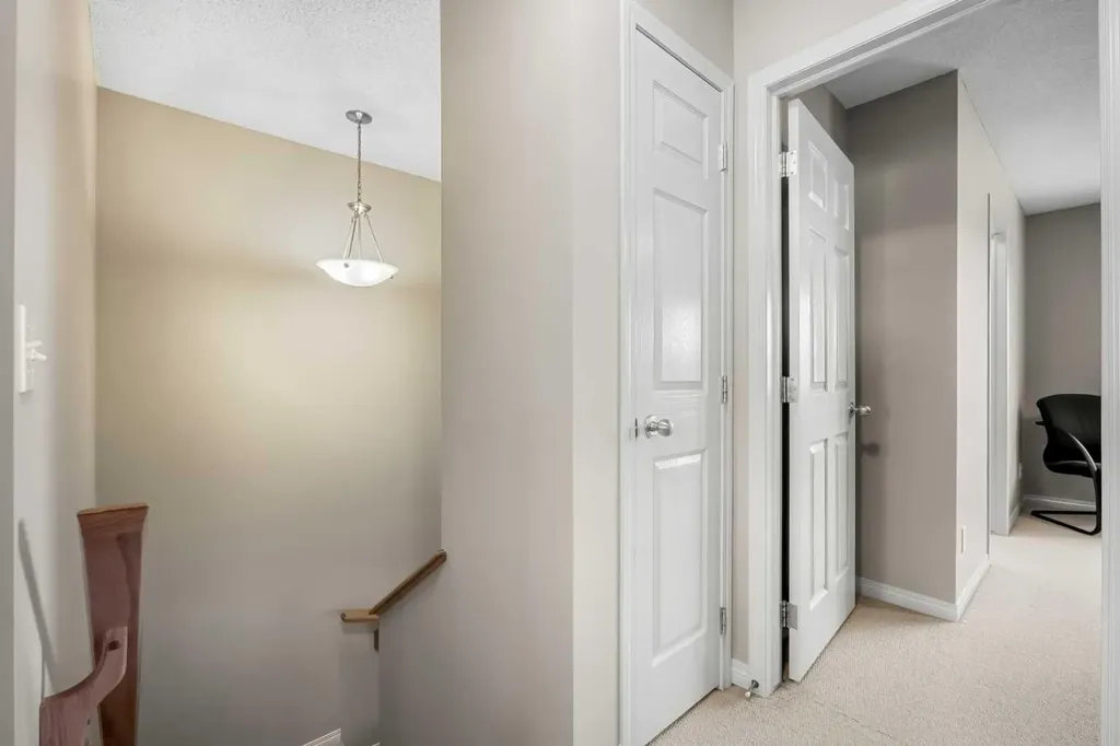 83 Saddlebrook Gardens NE Calgary AB T3J 5M5